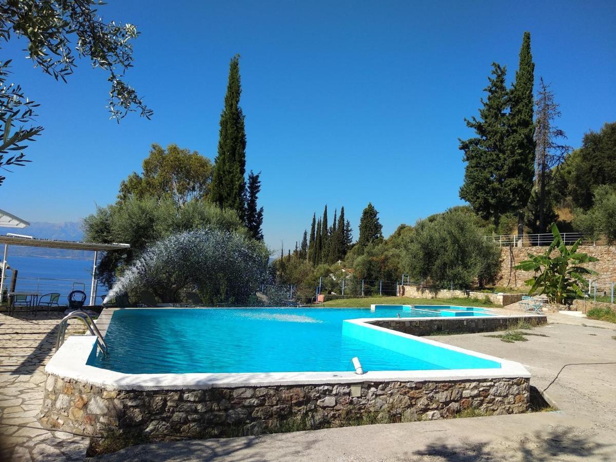 Hotel Theasis Paralia Sergoulas 외부 사진