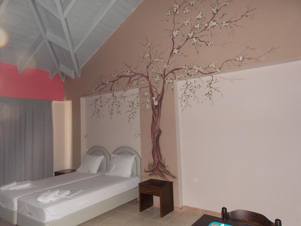 Hotel Theasis Paralia Sergoulas 객실 사진