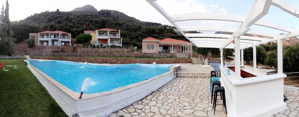 Hotel Theasis Paralia Sergoulas 외부 사진